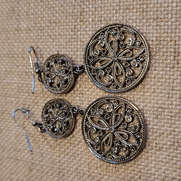 Adorable silver and turquoise earrings and bracelet. - Picture 3 of 7